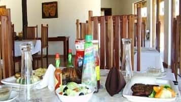 Tägliches nach Wunsch zubereitetes Frühstück (10 USD pro Person)