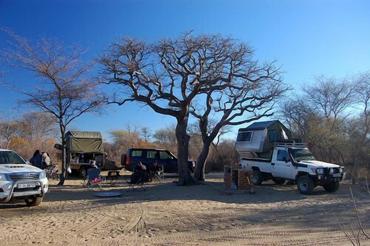 텐트 (Campsite. No bed provided. Bring tent)