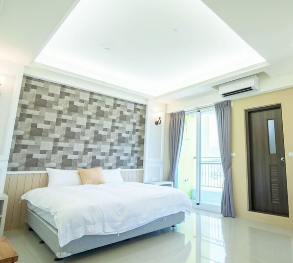 Deluxe Double Room | Blackout drapes, rollaway beds, bed sheets, wheelchair access - TT Blue B&B (Taitung)