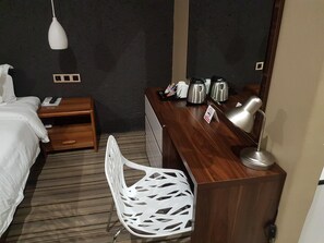 Premium bedding, minibar, in-room safe, desk - La Signature Guest House (Francistown)