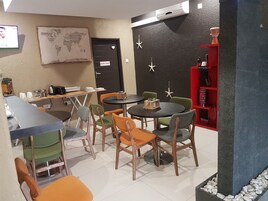 Daily continental breakfast (USD 7.50 per person)