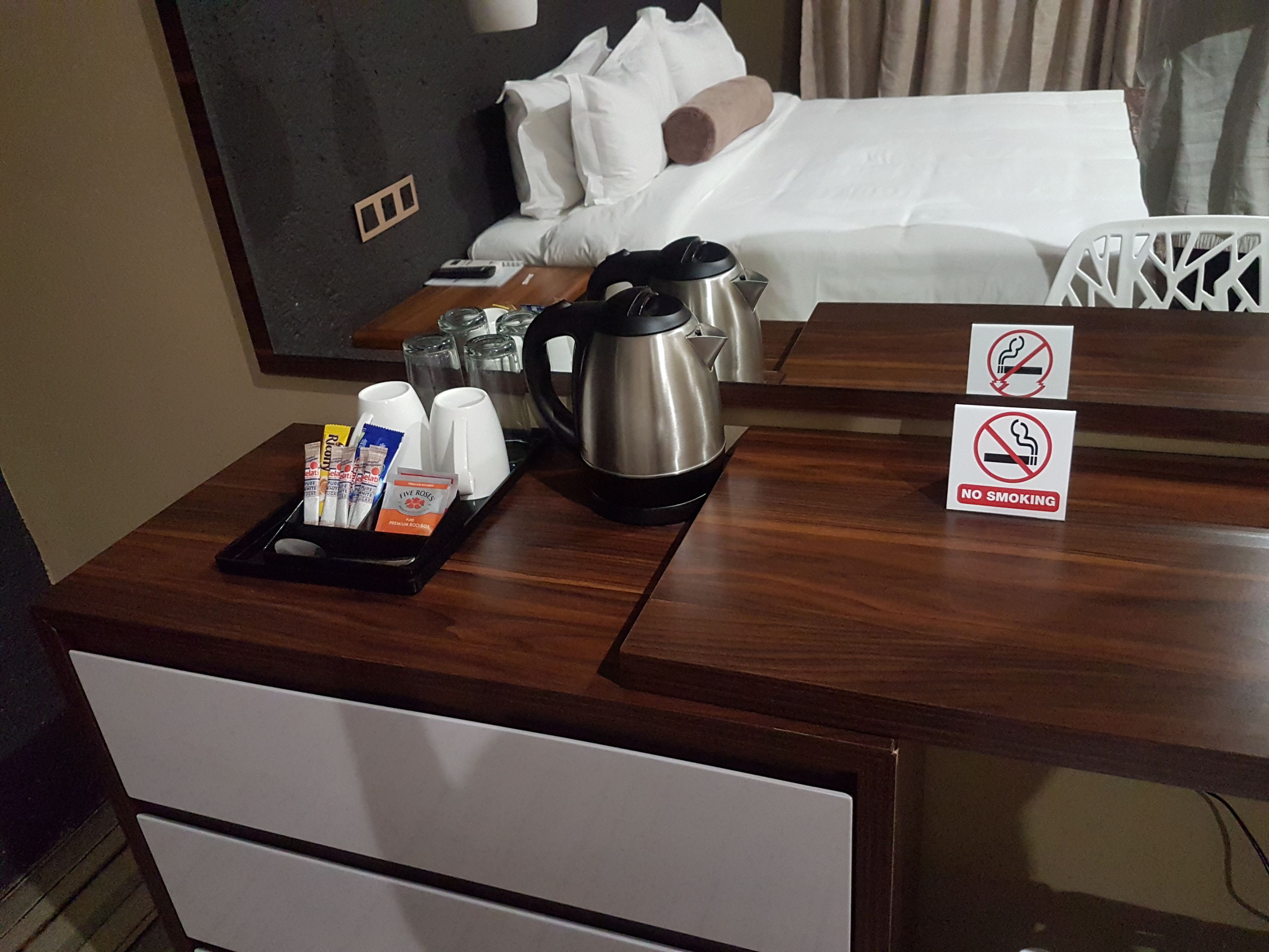Deluxe Suite, 1 King Bed | Coffee and/or coffee maker