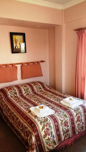 Phòng đôi | Bàn, nôi (giường cho trẻ sơ sinh) miễn phí