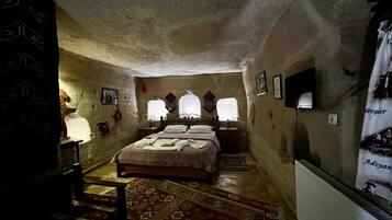 Romantic Double Room | Premium bedding, desk, soundproofing, iron/ironing board