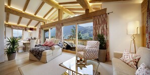 ペントハウス 2 ベッドルーム マウンテンビュー マウンテンサイド | リビング エリア | 薄型テレビ、暖炉、Netflix、有料ムービー