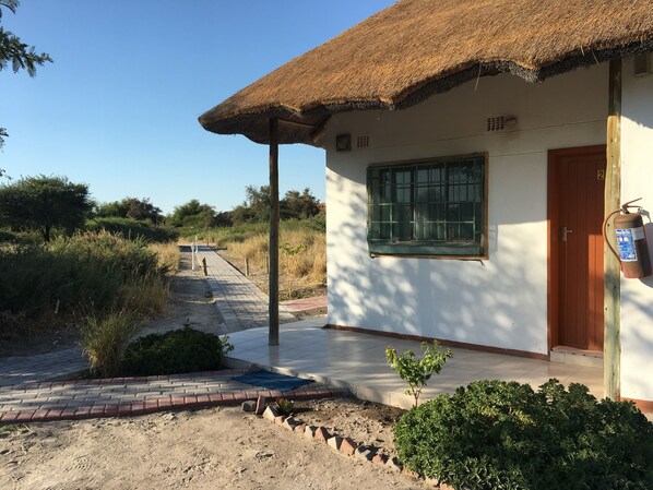 Fachada de la propiedad por la tarde o noche