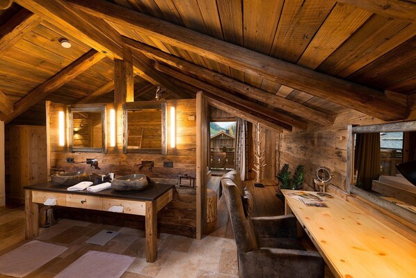 Chalet | 2 bedrooms, premium bedding, minibar, in-room safe - Chaletdorf Auszeit (Huettschlag)