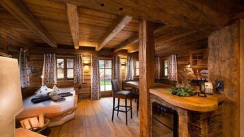 Stuga | 2 sovrum, sÀngtillbehör av högsta kvalitet och minibar