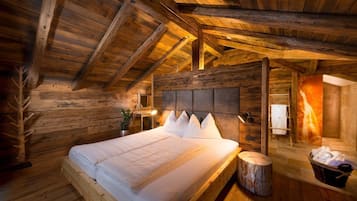 Chalet | 2 bedrooms, premium bedding, minibar, in-room safe