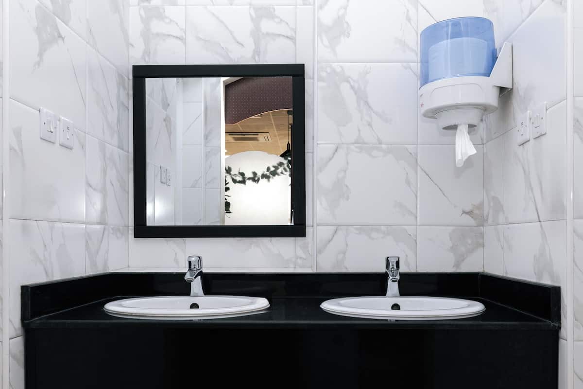 breakfast, lunch and dinner served