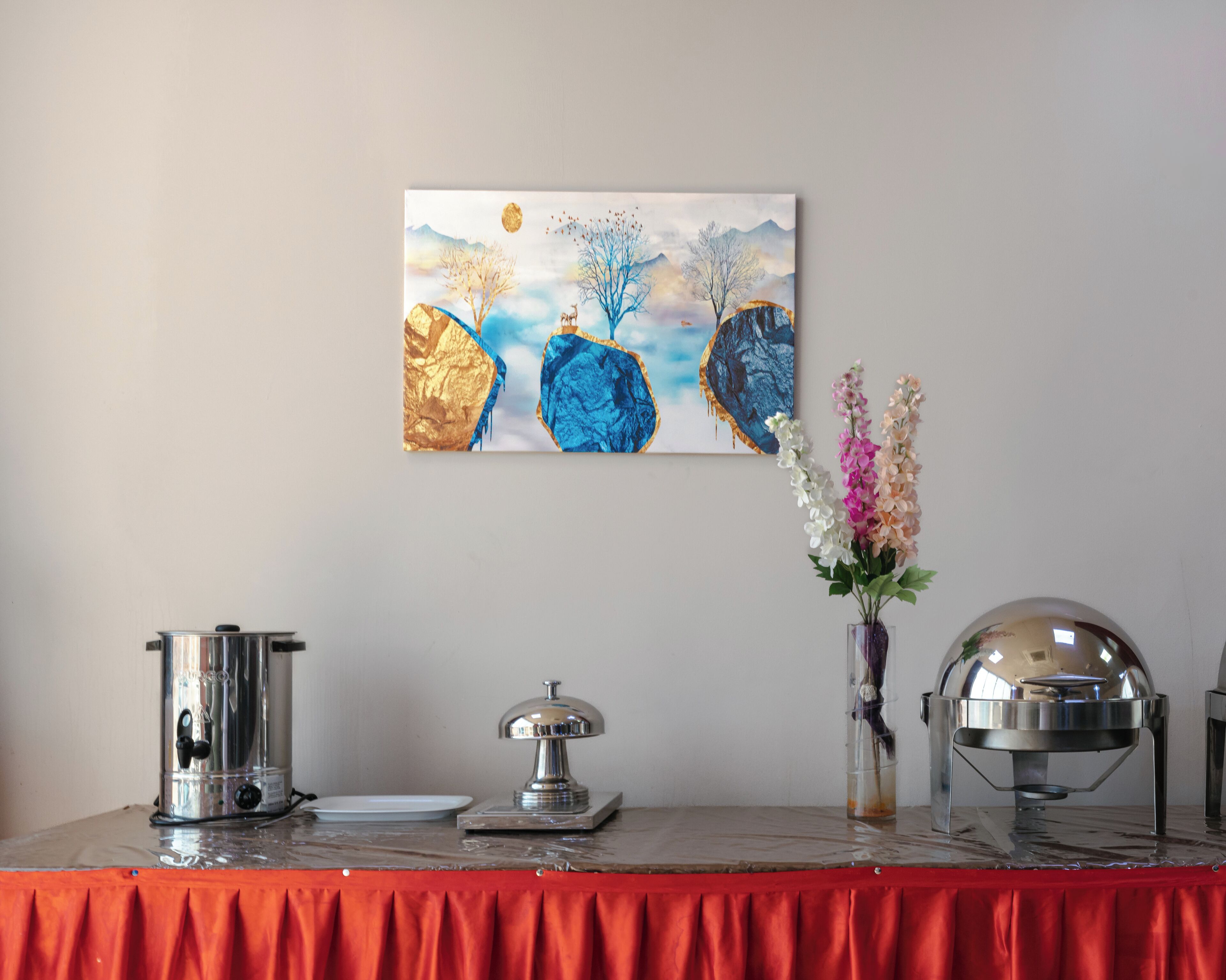 breakfast, lunch and dinner served