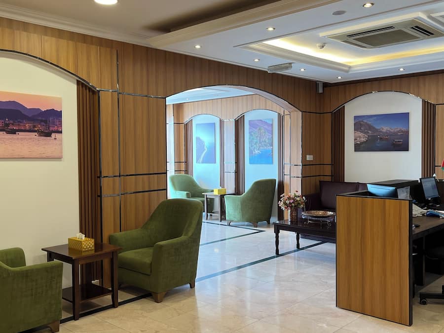 Área de estar no saguão