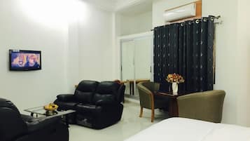 Minibar, in-room safe, desk, free WiFi