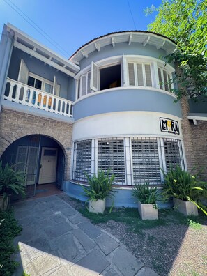 Fachada de la propiedad