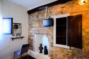 Standard Double Room | Premium bedding, free WiFi, bed sheets - Ayvalik Moda Pansiyon (Ayvalik)