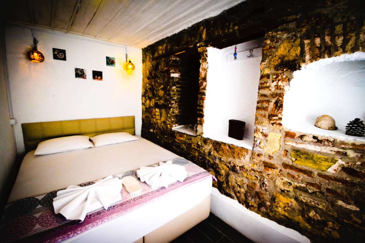 Habitación doble estándar | 1 habitación, ropa de cama de alta calidad, wifi gratis y ropa de cama