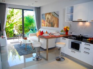 Apartment, 1 Bedroom, Garden View | Living area