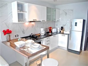 In-room dining - Emerald Patong 1 bedroom Modern Apartment (Patong)