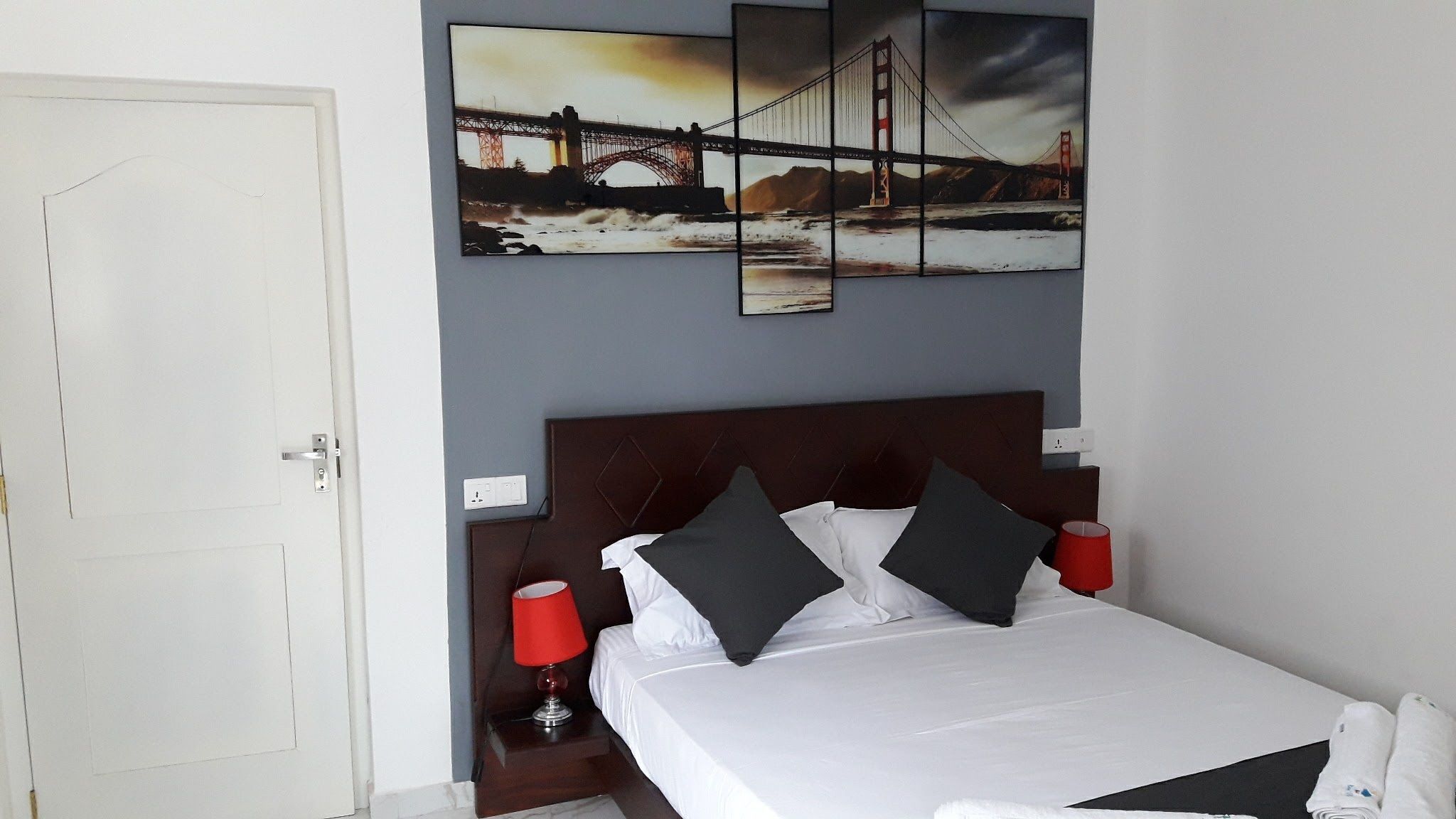 Habitación Deluxe doble, 1 cama de matrimonio, vistas al jardín | Escritorio, sistema de insonorización, wifi gratis