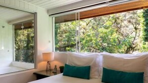 Chalé Master Apple Com Banheira de Hidromassagem Dupla | Bộ đồ giường kháng dị ứng, minibar, màn/rèm cản sáng 