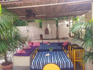 Tempat makan outdoor