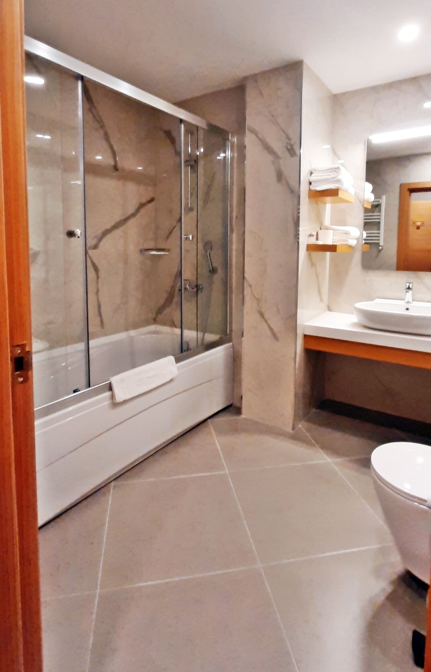 quadruple room | bathroom | separate bathtub and shower, deep-soaking bathtub, free toiletries
