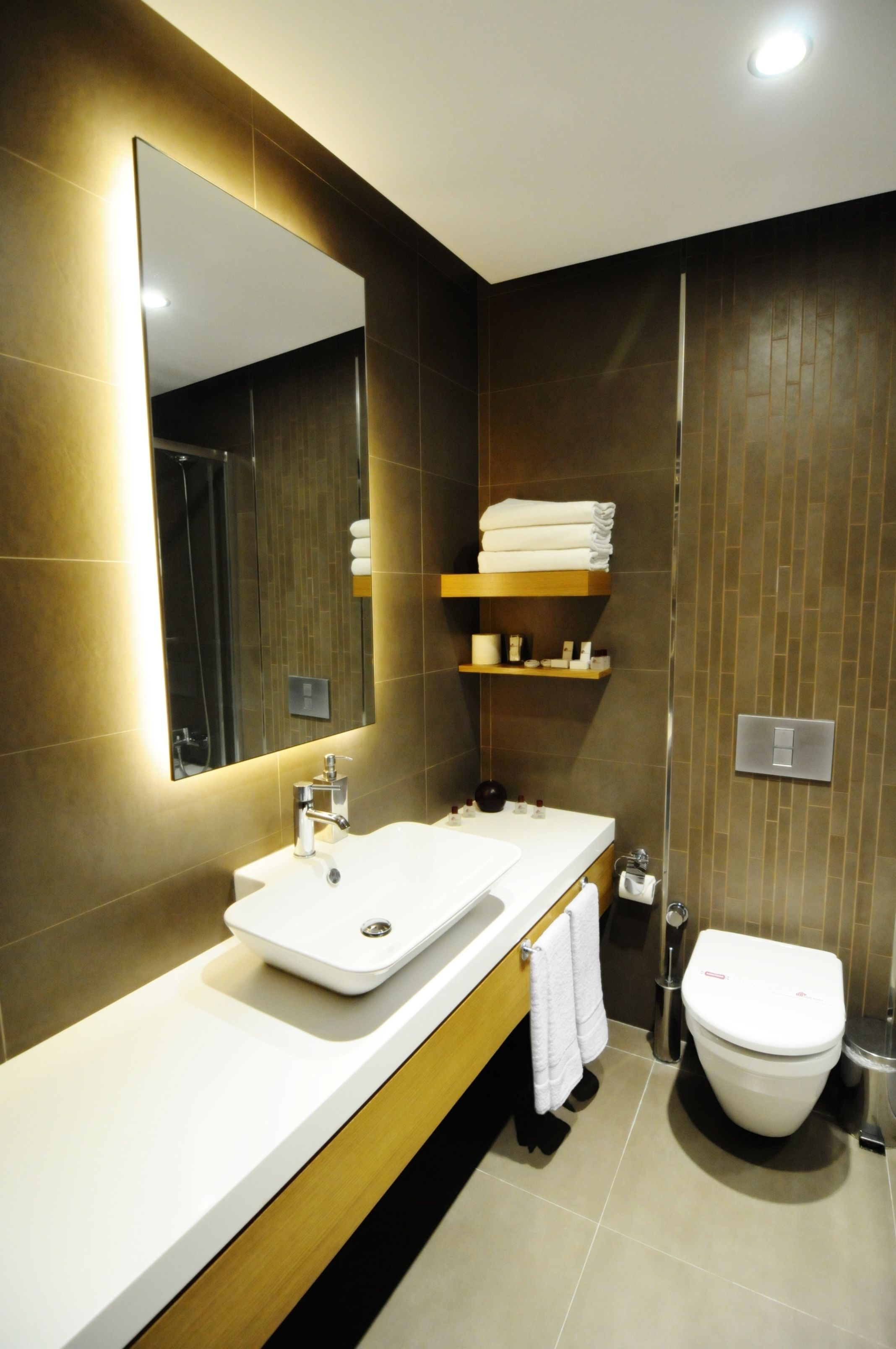 separate bathtub and shower, deep-soaking bathtub, free toiletries