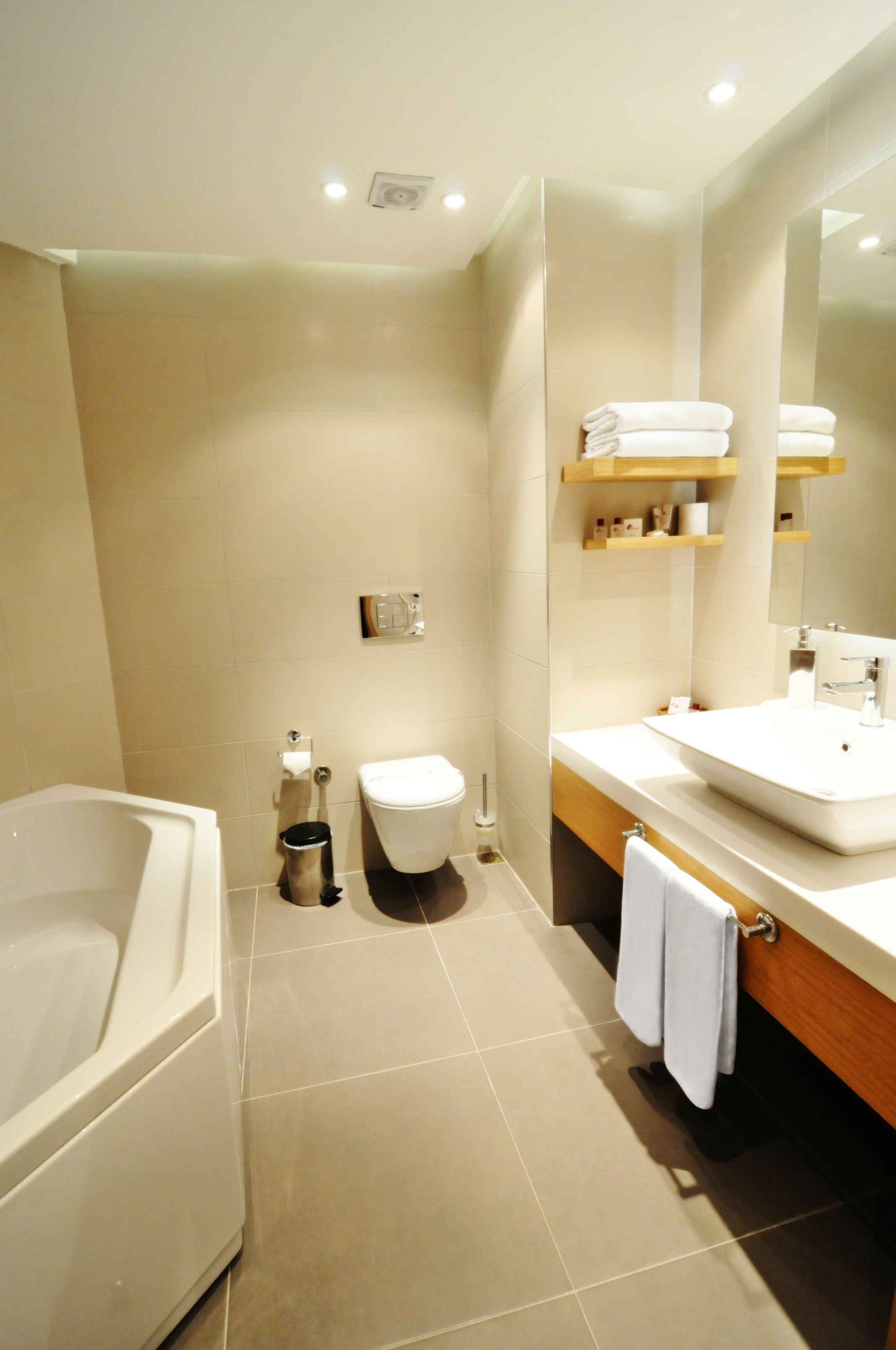 separate bathtub and shower, deep-soaking bathtub, free toiletries