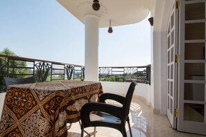 Deluxe House, 2 Bedrooms, River View, Lakeside | Balcony