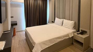 Minibar, Zimmersafe, Schreibtisch, schallisolierte Zimmer