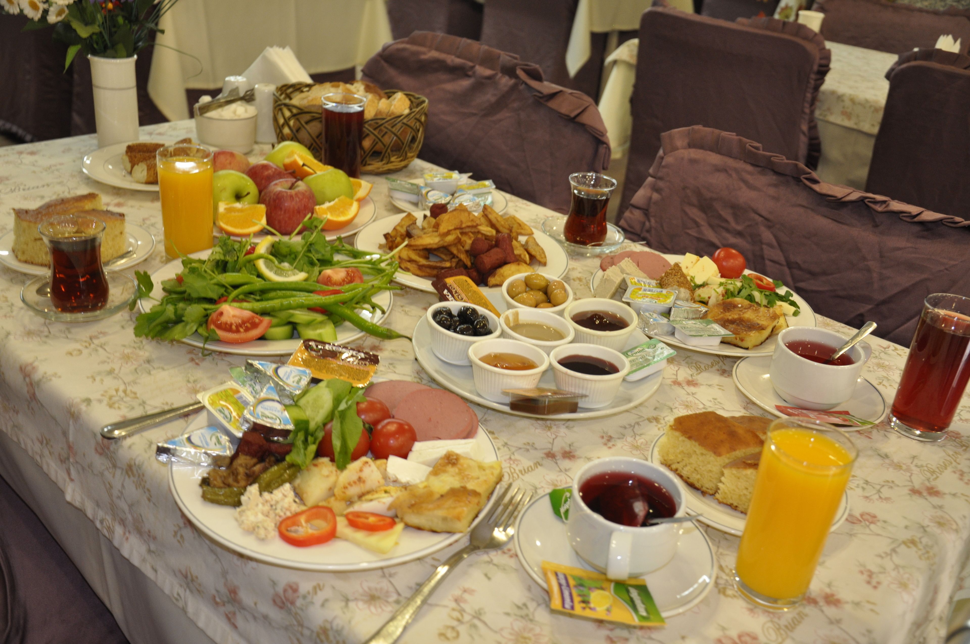 Free daily buffet breakfast