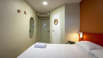 Ameublement personnalisé, bureau, draps fournis