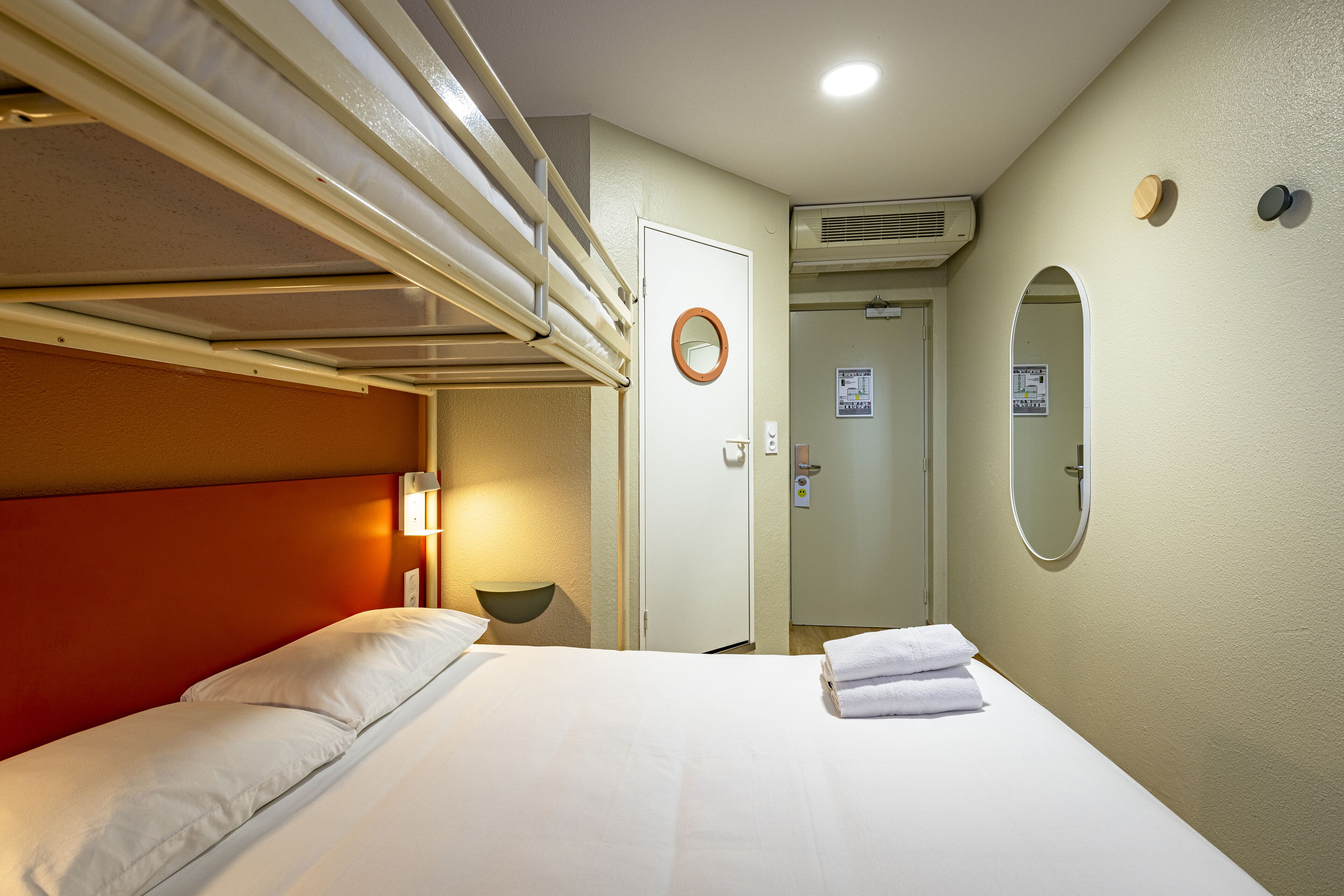 triple room (mezzanine) | individually furnished, desk, bed sheets