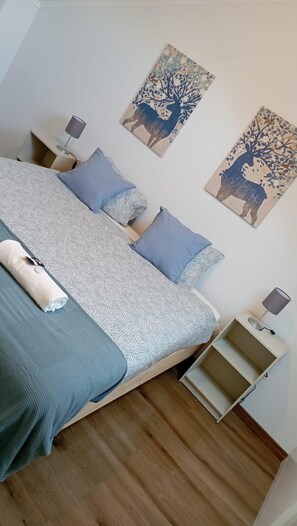 Family Villa | Laptop workspace, soundproofing, iron/ironing board, free WiFi
