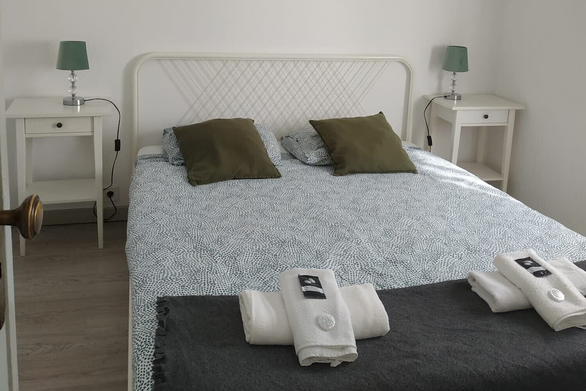 Appartamento, 2 camere da letto | Postazione laptop, insonorizzazione, ferro/asse da stiro, Wi-Fi gratuito