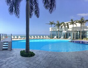 Outdoor pool - Apartamentos SOHO Style - Frente al Mar CTG (Cartagena)