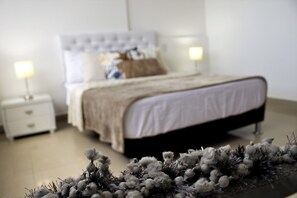 Apartament bàsic, 2 dormitoris, balcó (CTG114) | Habitacions insonoritzades i roba de llit 