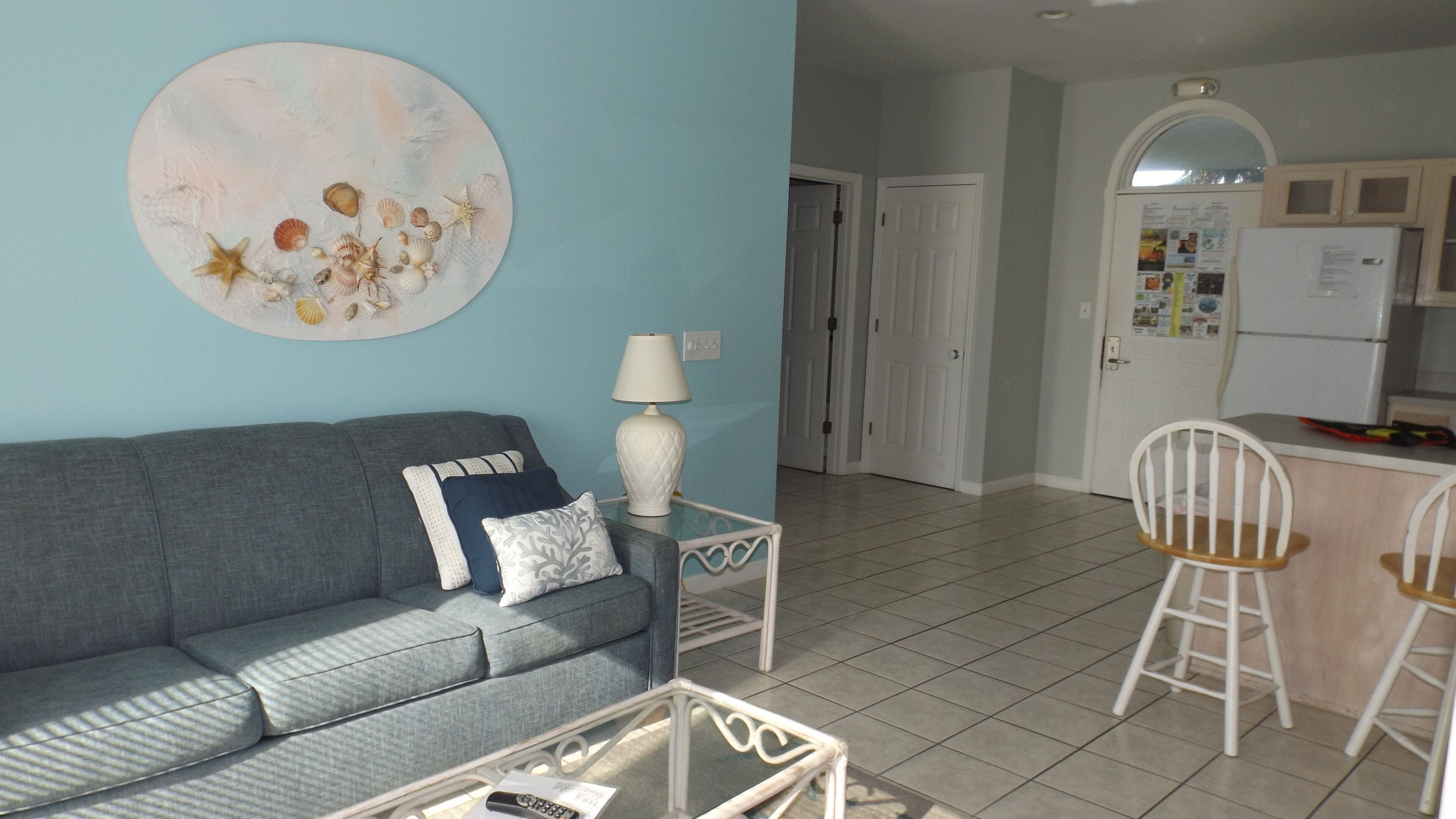 Suite ejecutiva, 1 cama King size y sofá cama, vista al patio (SUITES WITH 1 Q AND 1Q SLEEPER SOFA) | Área de sala de estar | Televisión de pantalla plana de 32 pulgadas con canales por cable 