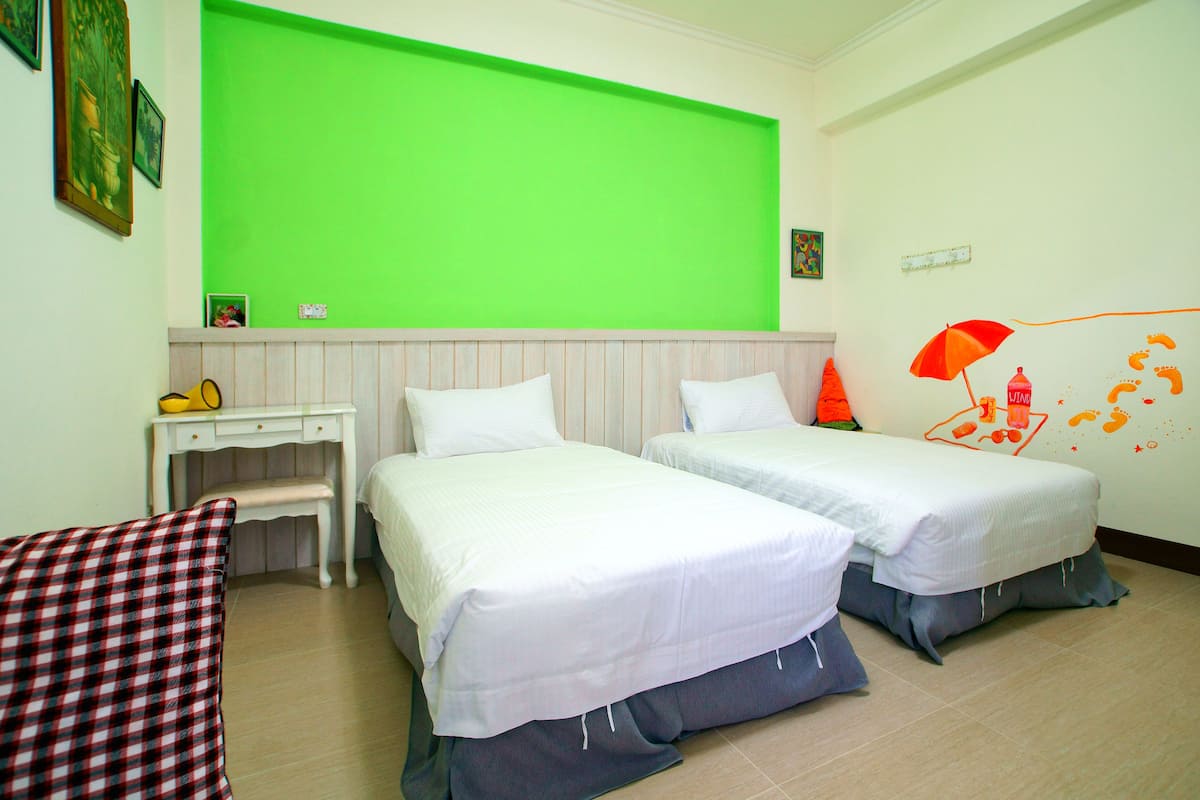 Habitación estándar con 1 cama doble o 2 individuales | Escritorio, cortinas opacas, camas supletorias y wifi gratis