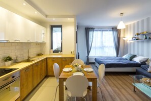 Studio Suite Deluks | Makan di kamar