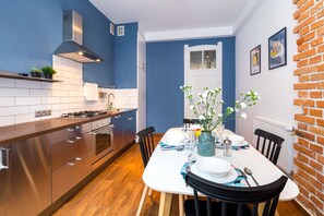 エクスクルーシブ ペントハウス | 専用キッチン | 大型冷蔵庫、オーブン、コンロ、コーヒー / ティーメーカー