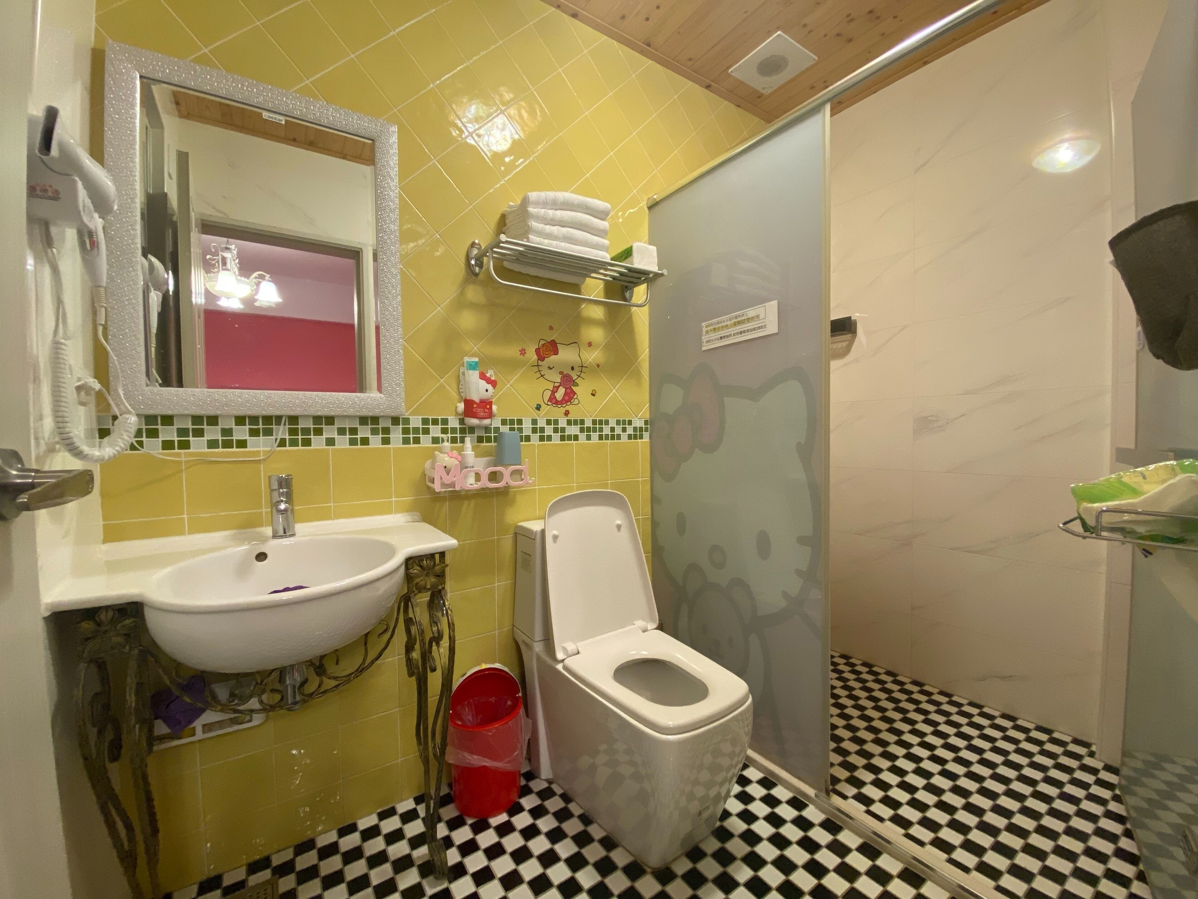 Signature Quadruple Room, 2 Double Beds, Non Smoking, Balcony | Bathroom | Shower, rainfall showerhead, free toiletries, hair dryer