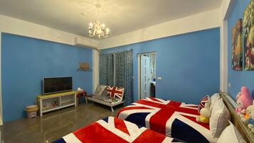 Signature Quadruple Room, 2 Double Beds, Non Smoking, Balcony | Desk, blackout drapes, free WiFi, bed sheets