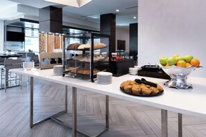 Daily cooked-to-order breakfast for a fee - Hilton Garden Inn Columbia Downtown, SC (Columbia)