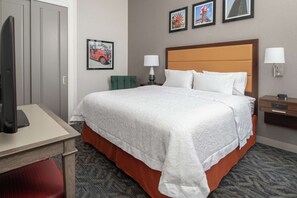 ملاءات للفراش لا تسبب الحساسية وستائر تعتيم وتجهيزات عازلة للصوت