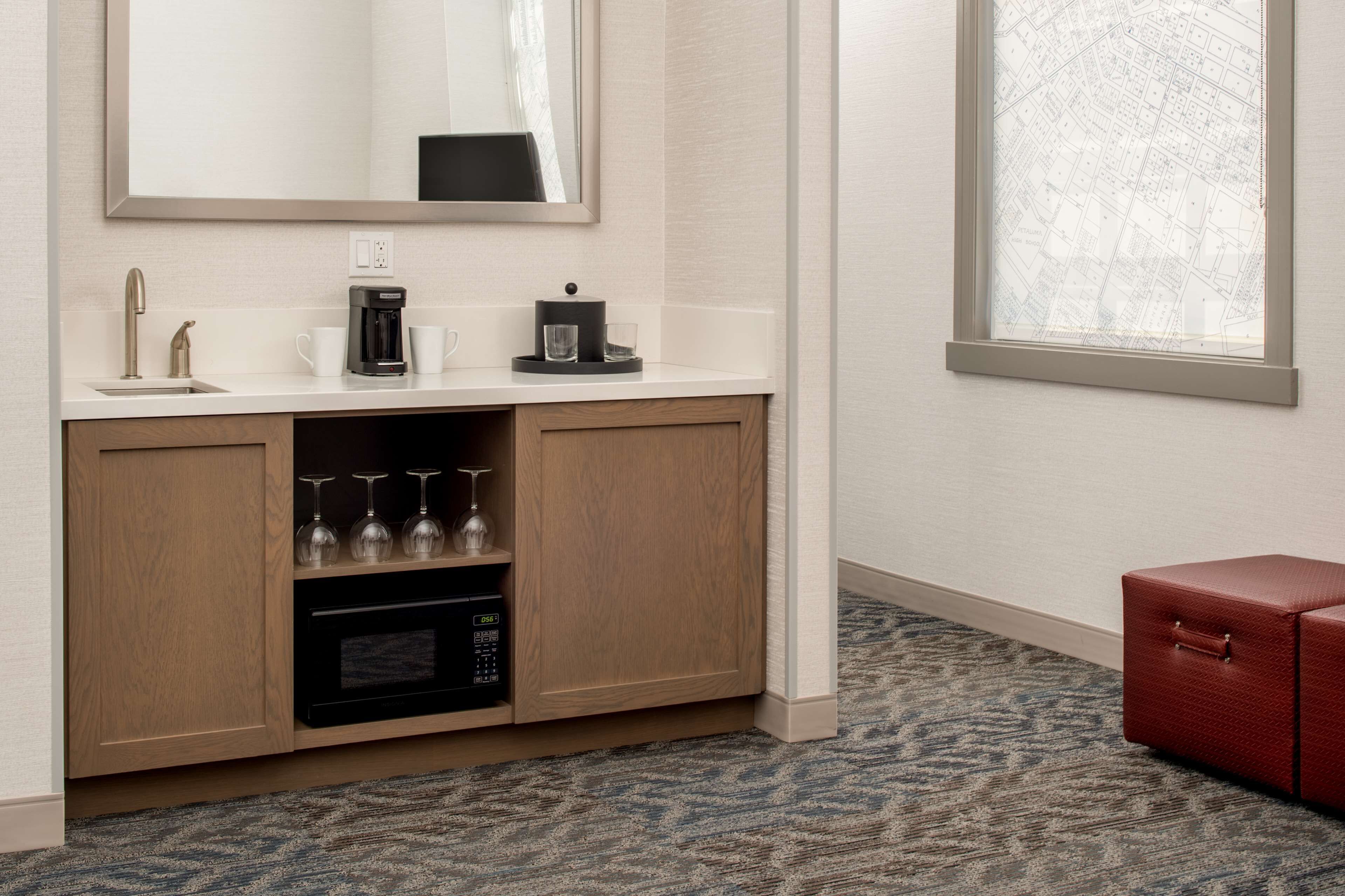 room, 1 king bed, non smoking, tower | minibar