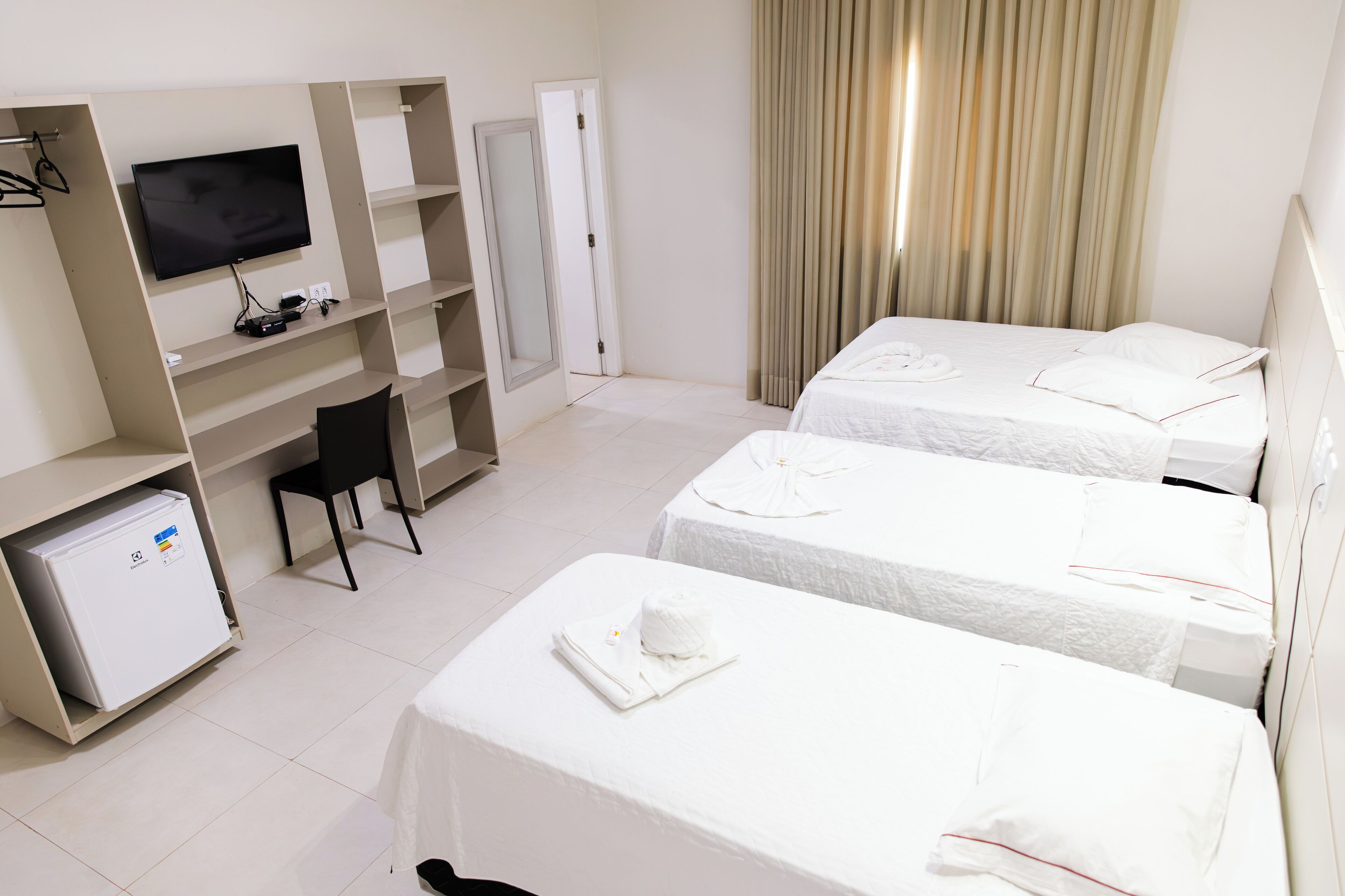 Minibar, free WiFi, bed sheets