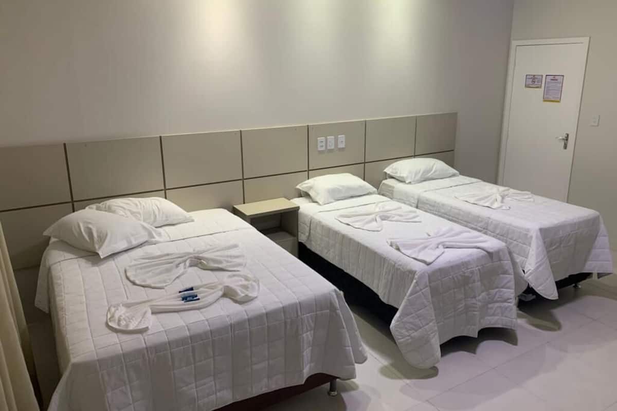 Standaard vierpersoonskamer | Een minibar, gratis wifi, beddengoed