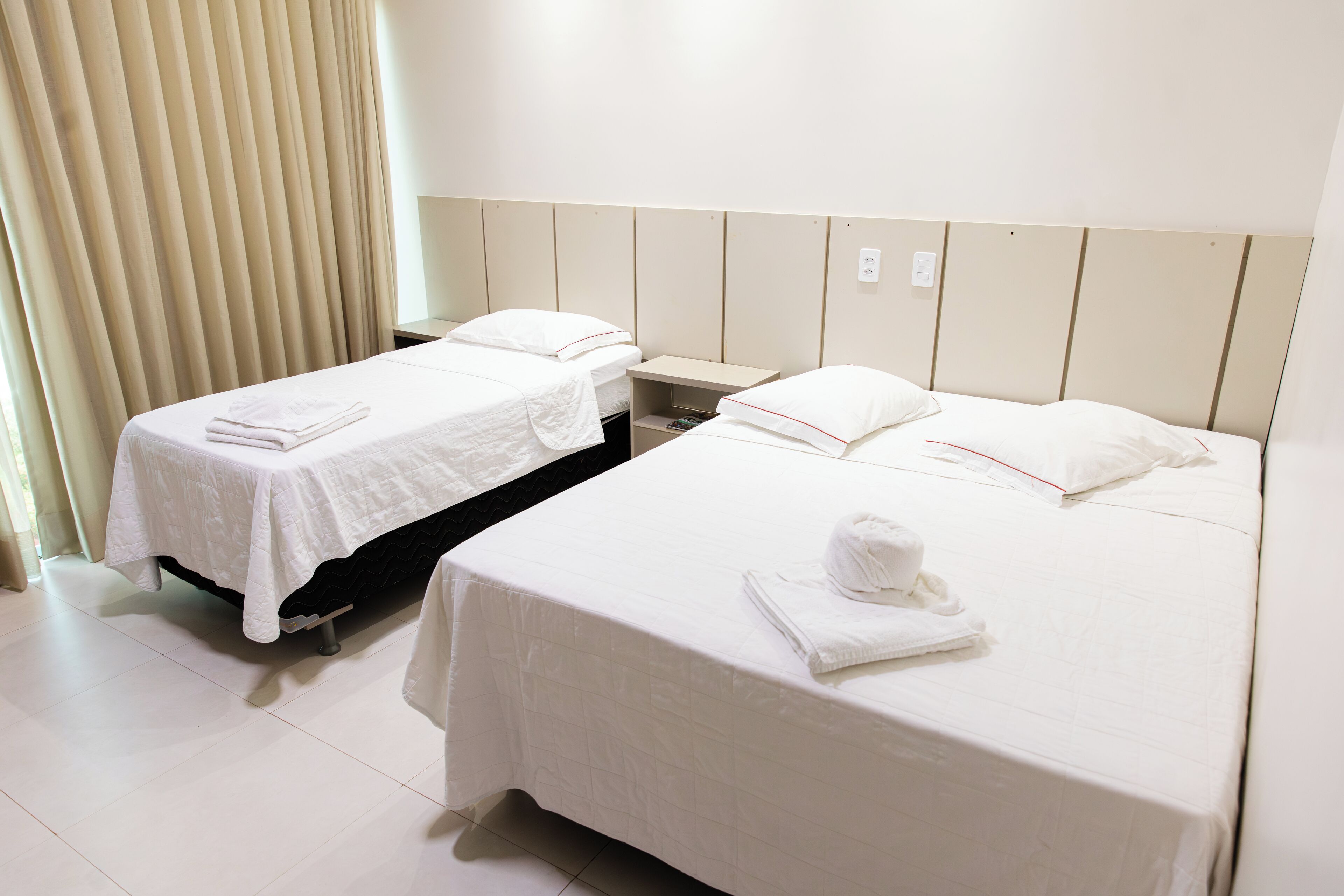 Minibar, free WiFi, bed sheets