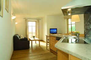 Apartment, 1 Bedroom, Balcony, Lake View (additional cleaning fee 60€ per stay) | Private kitchen